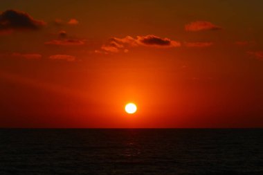 Deniz kenarında bir akşam 