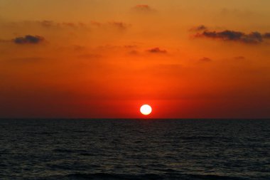 Deniz kenarında bir akşam 