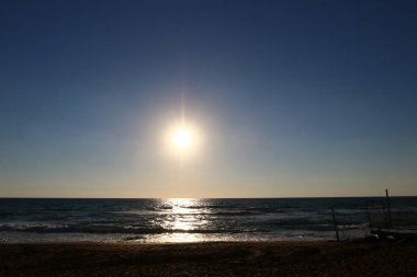 Deniz kenarında bir akşam 