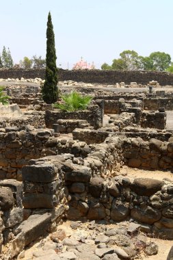 Bir kilise Kinneret kıyısında 