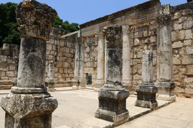 Bir kilise Kinneret kıyısında 