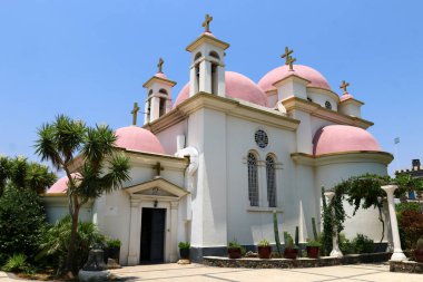 Bir kilise Kinneret kıyısında 