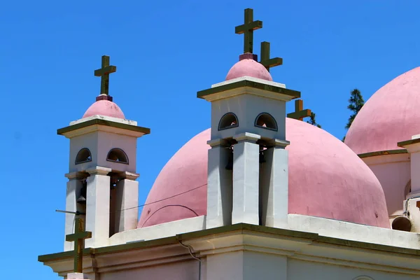 A church on the shore of the Kinneret — Stock Photo, Image