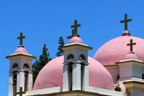 A church on the shore of the Kinneret — Stock Photo, Image