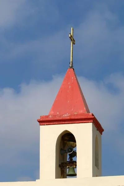 Sebuah gereja di tepi Kinneret — Stok Foto