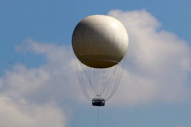 Başının üstüne büyük bir gökyüzü 