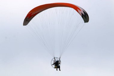 Başının üstüne büyük bir gökyüzü 