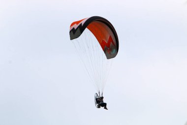 Başının üstüne büyük bir gökyüzü 