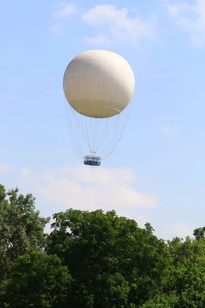 Başının üstüne büyük bir gökyüzü 