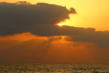 Deniz kenarında bir akşam 