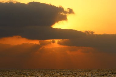 Deniz kenarında bir akşam 