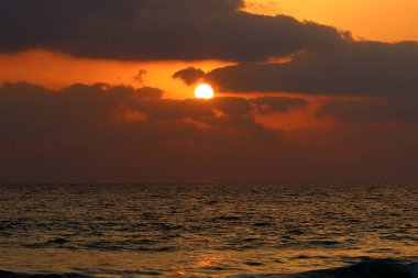 Deniz kenarında bir akşam 