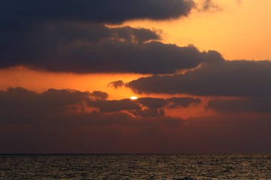 Deniz kenarında bir akşam 