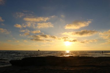 Deniz kenarında bir akşam 