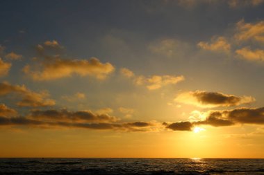 Deniz kenarında bir akşam 