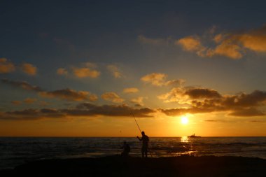 Deniz kenarında bir akşam 