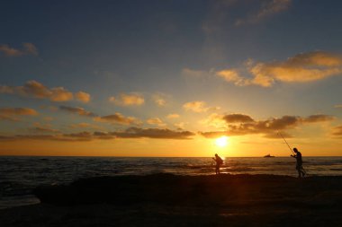 Deniz kenarında bir akşam 