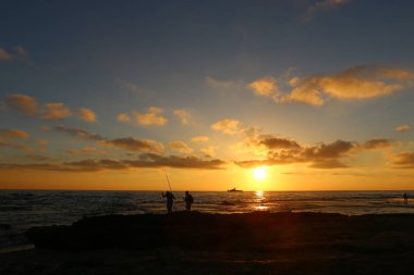 Deniz kenarında bir akşam 