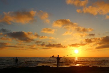Deniz kenarında bir akşam 