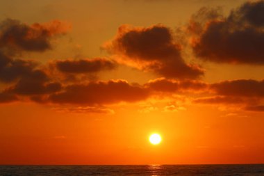 Deniz kenarında bir akşam 