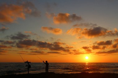 Deniz kenarında bir akşam 