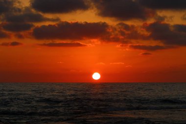 Deniz kenarında bir akşam 