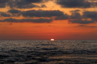 Deniz kenarında bir akşam 