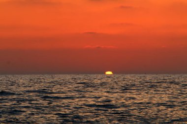 Deniz kenarında bir akşam 