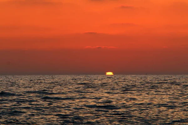 Deniz kenarında bir akşam 