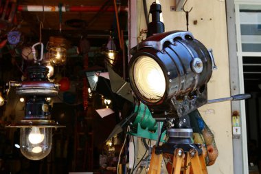 Aydınlatma için el feneri 