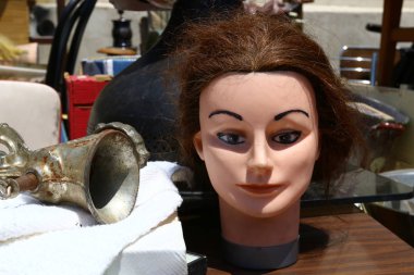 Depodaki malların reklam 