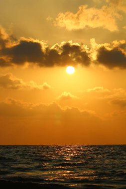 Deniz kenarında bir akşam 