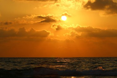 Deniz kenarında bir akşam 