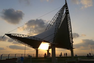 Deniz kenarında bir akşam 