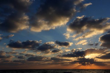 Deniz kenarında bir akşam 