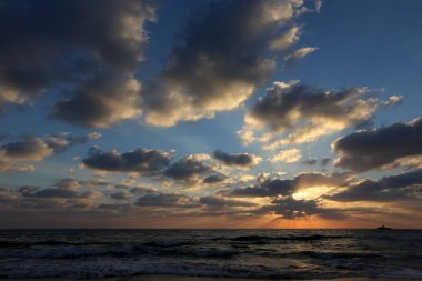 Deniz kenarında bir akşam 