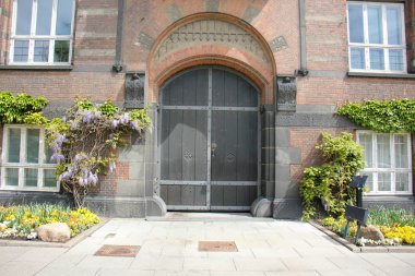 kapılar ve kapılar 