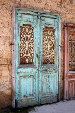 kapılar ve kapılar 