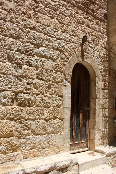 kapılar ve kapılar 