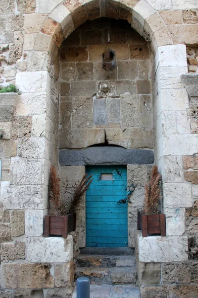 kapılar ve kapılar 