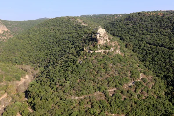 Forteresse dans les montagnes — Photo