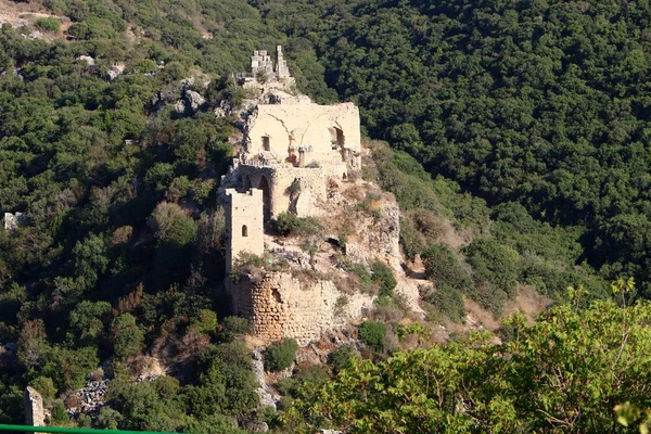 Forteresse dans les montagnes — Photo