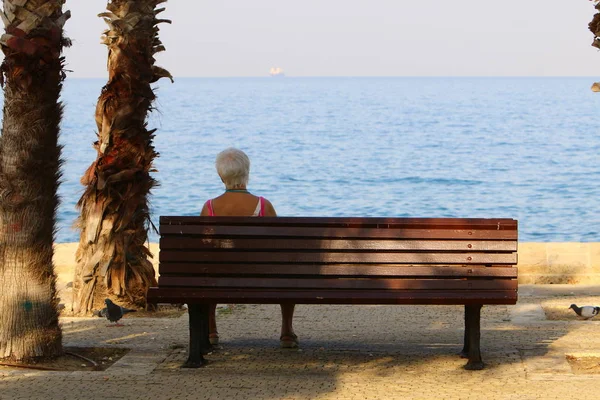 Tezgah parkta duruyor 