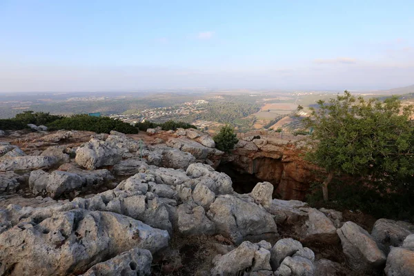 Piedras cerca de la carretera — Foto de Stock