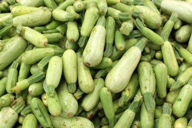 Tezgaha sebze vardır 