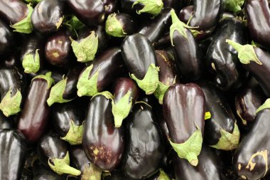 Tezgaha sebze vardır 