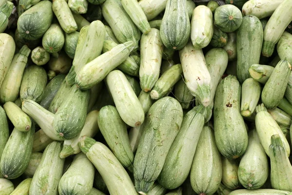 Tezgaha sebze vardır 