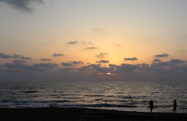 Akdeniz 'de gün batımı 