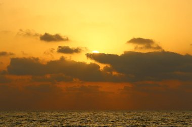 Akdeniz 'de gün batımı 