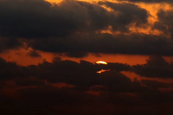 Coucher de soleil sur la mer Méditerranée — Photo